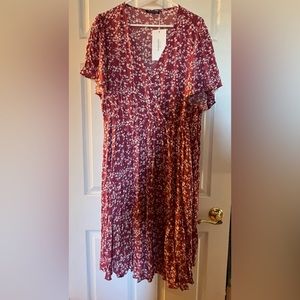 BloomChic classic ditzy print in dusty rose. Almost maxi in length, pockets!